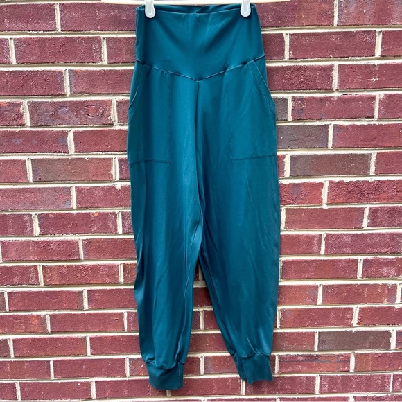 OFFLINE By Aerie Real Me Jogger Size Small in Deep Forest Green - Picture 1 of 13